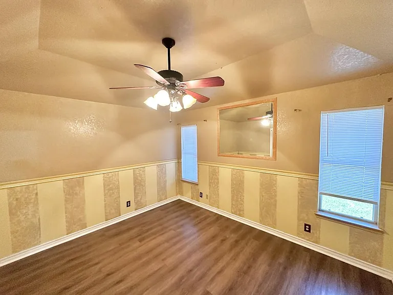 1100 Clairidge Ave — Photo 6