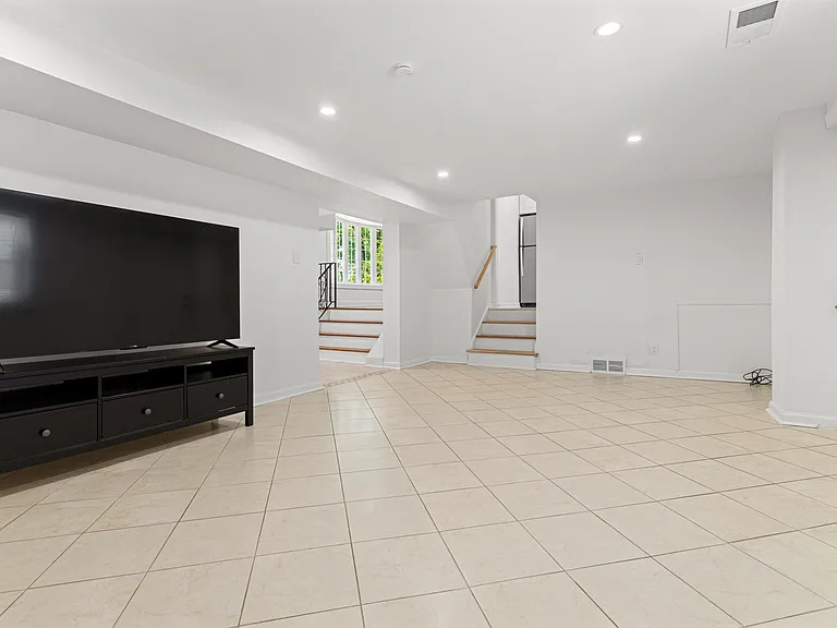 1325 Osbourne Ave — Photo 21