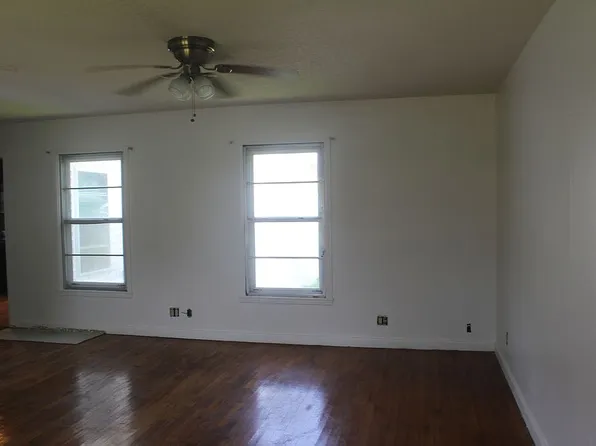 1414 W 8th St, Freeport, TX 77541