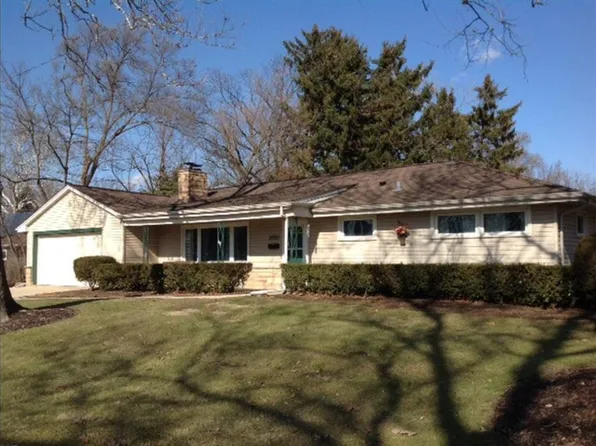 2001 Paddock Ct, Wheaton, IL 60187