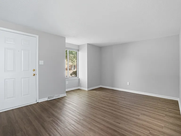Coventry Court Townhomes — Photo 6