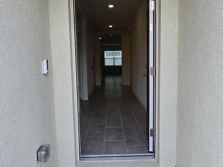 528 Seafoam Cir — Photo 5