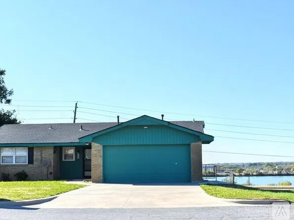212 SE Surrey Pl, Lawton, OK 73501