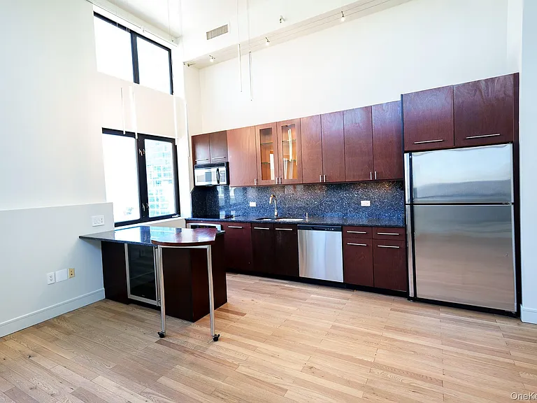 25 Leroy Pl #Penthouse 1 — Photo 5