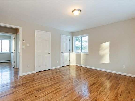 4th image of 107 Shaker Ct N