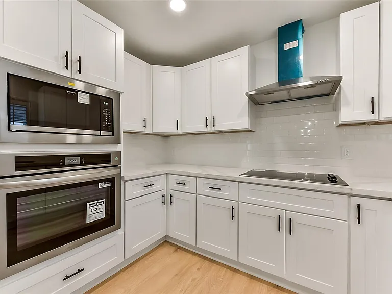 5946 Valkeith Dr — Photo 10