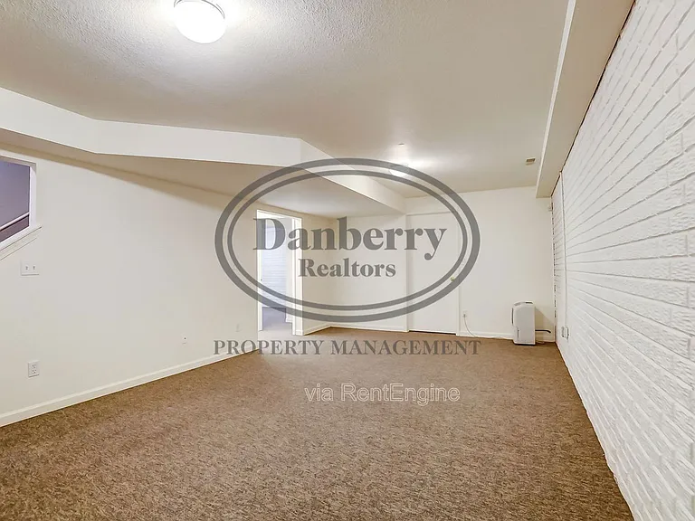 3704 Willow Run Dr — Photo 32