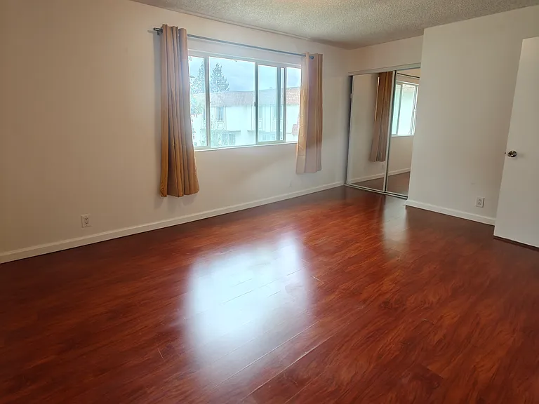 2022 Liberia Cir — Photo 10