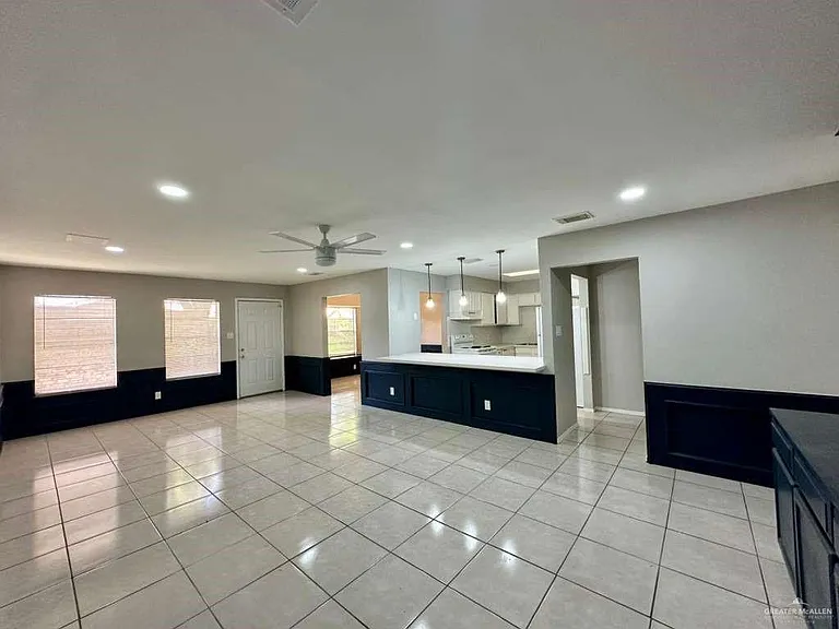 900 E Dallas Ave #17 — Photo 6