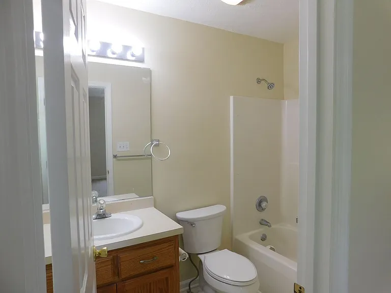 102 Meadowbrook — Photo 8