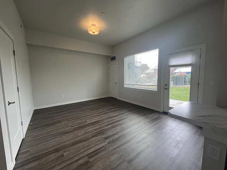 205 Hickory St — Photo 3