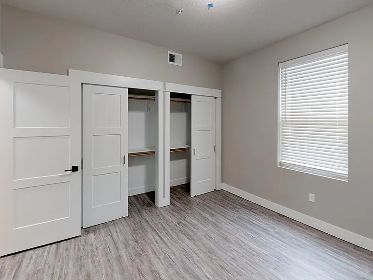801 W Cedar St — Photo 28