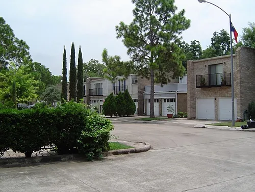 18 Townhouse Ct Photo 1
