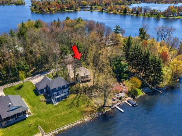 7993 Island Ct, Stanwood, MI 49346