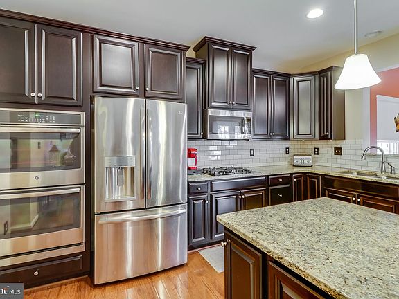 4th image of 212 Parker Dr