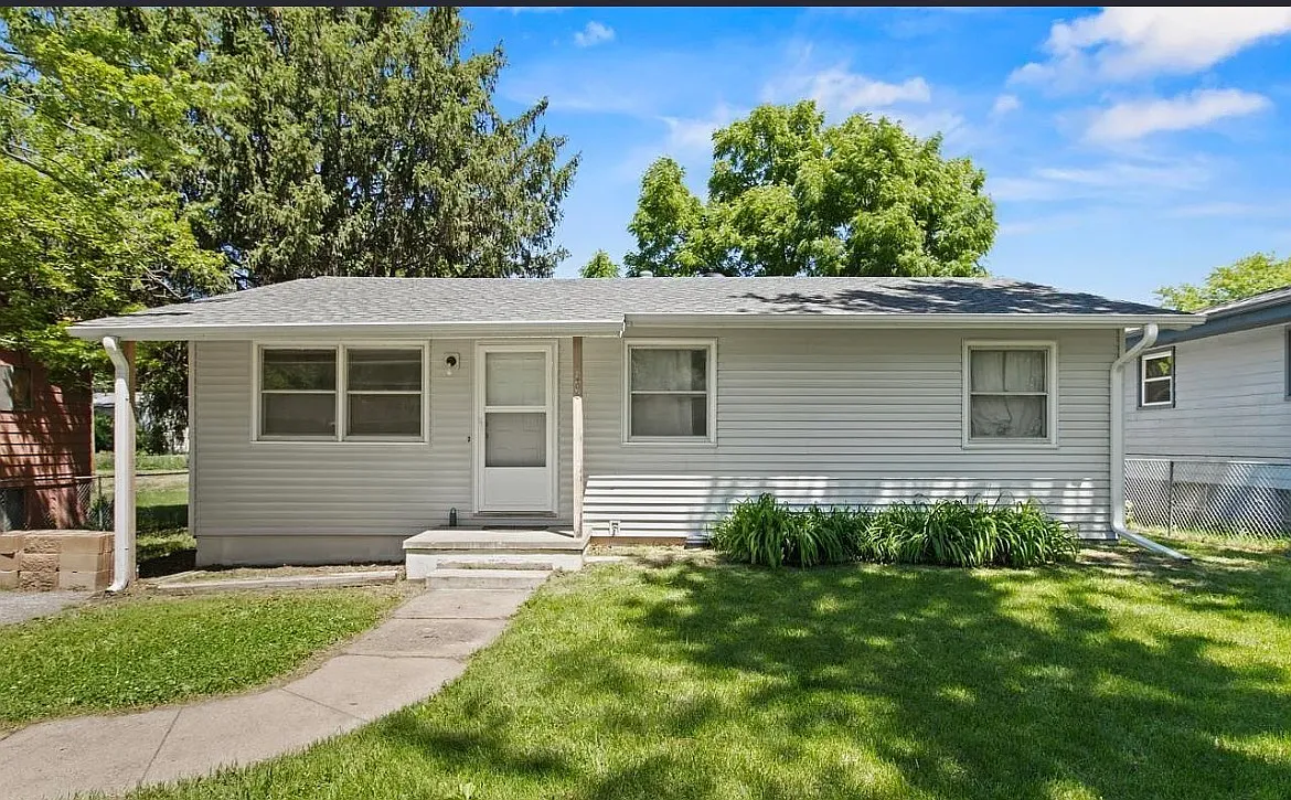 3 bed, 1178 sqft, $1,800 — Photo 1