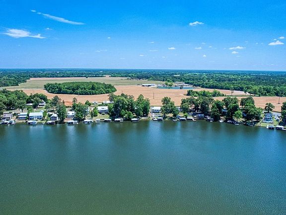 2nd image of 614 Lakeshore Dr