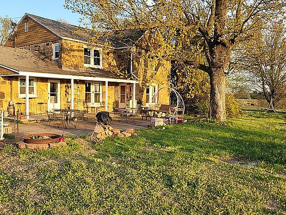 3rd image of 2357 NE Highway 160