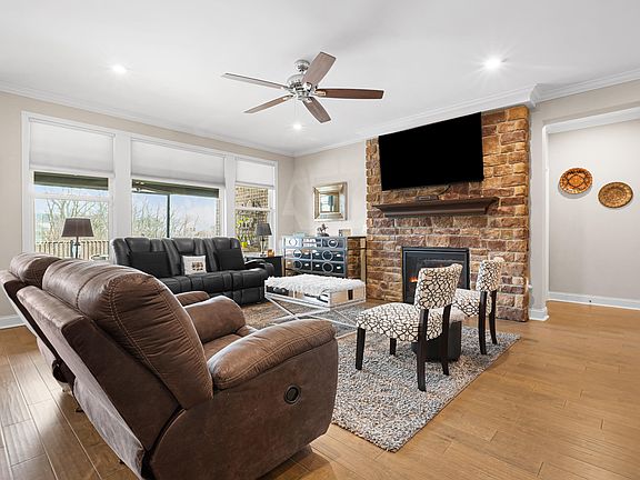 4th image of 949 Traemore Pl