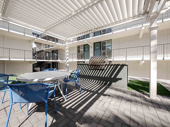 Spectra Midtown Apartments Swimming Pool