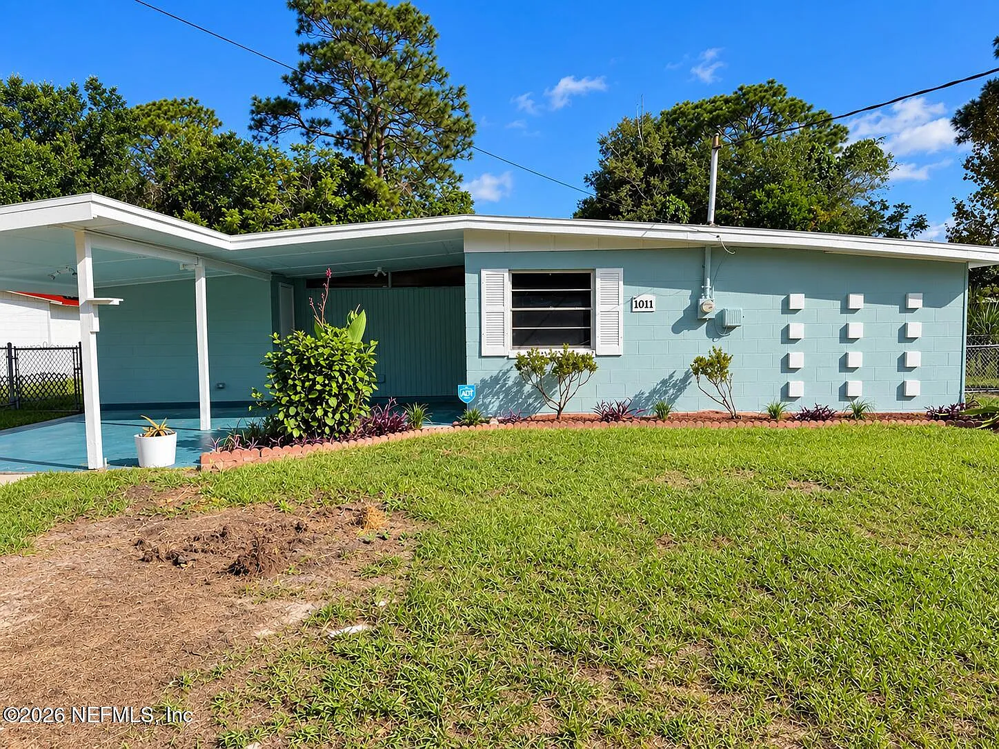 4 bed, 2.0 bath, 1260 sqft, $1,600 — Photo 2