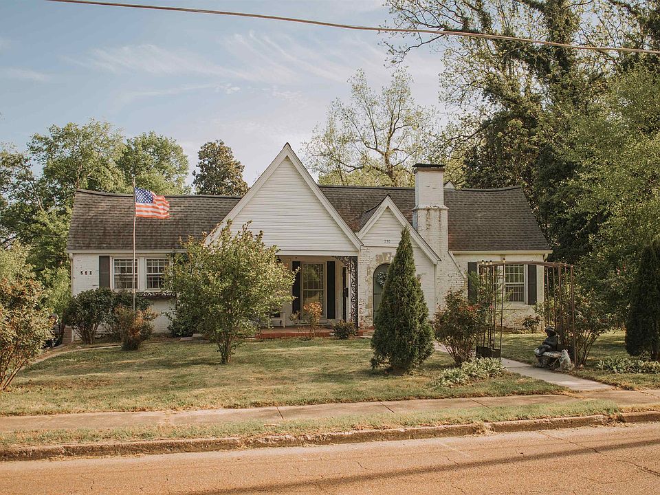 1st image of 230 Lake Dr