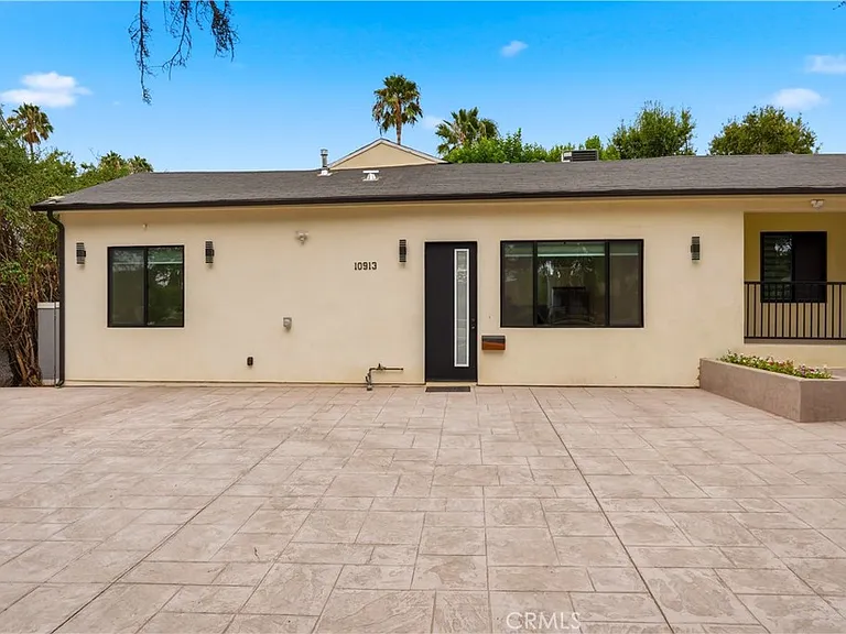10913 White Oak Ave — Photo 19