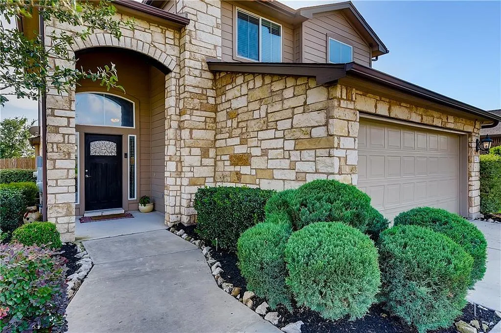 3 bed, 2.5 bath, 1600 sqft, $2,150 — Photo 3