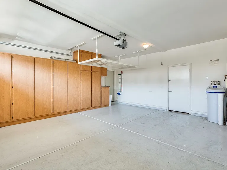 Garage/storage
