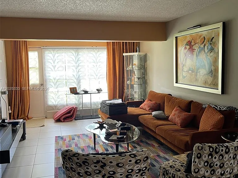 1640 NW 19th Ter #103 — Photo 9