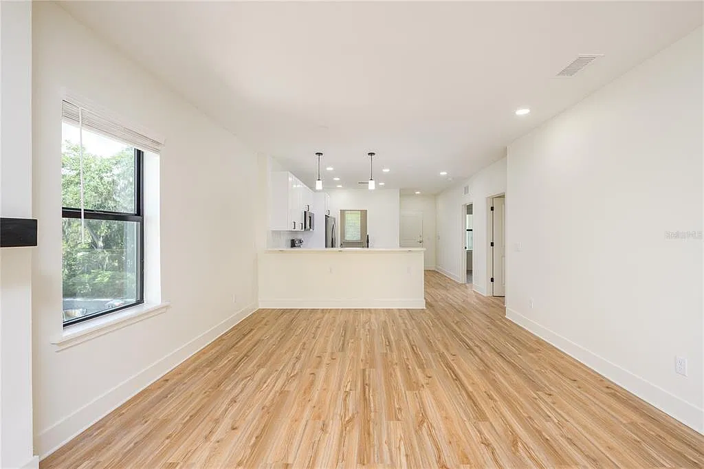2 bed, 2.0 bath, 1162 sqft, $1,900 — Photo 4