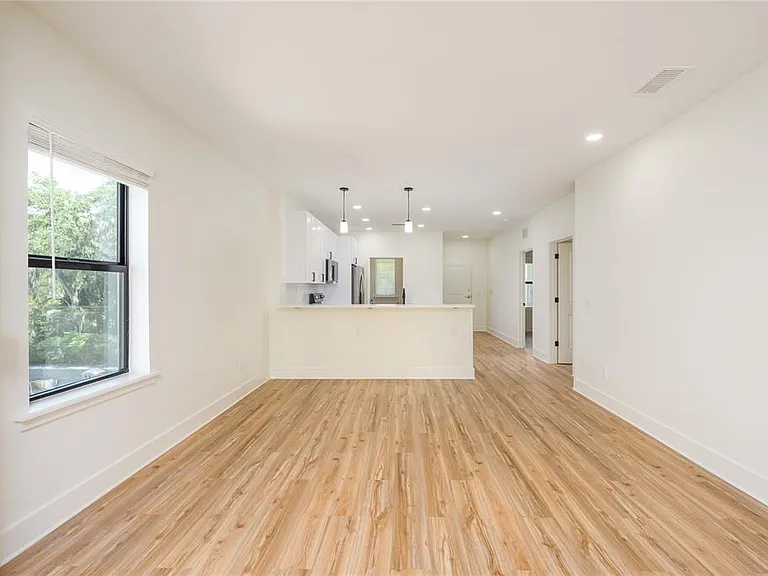 419 SE 1st Ave #102 — Photo 14