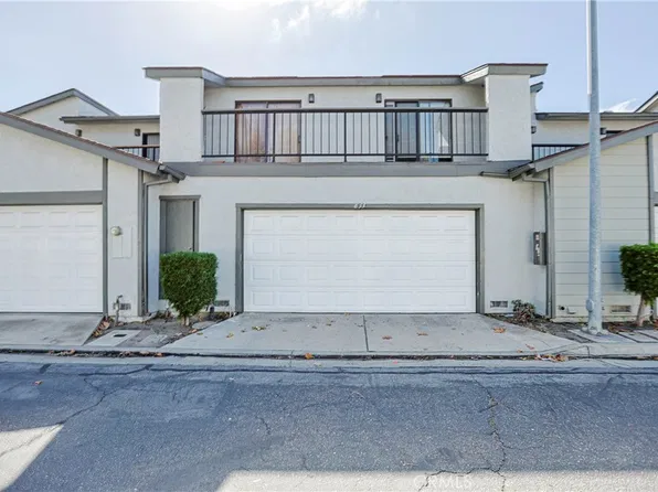 833 Amberwood Dr, Santa Ana, CA 92703