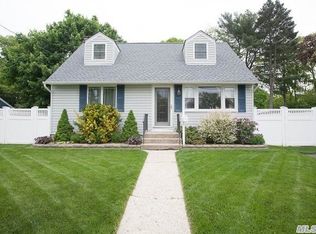 51 Foster Rd, Ronkonkoma, NY 11779