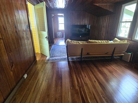 3rd image of 106 Banana St #Q