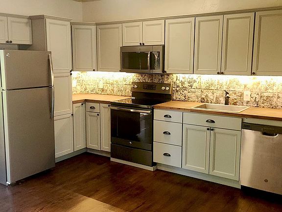 3rd image of 128 Katherine Ct APT 3