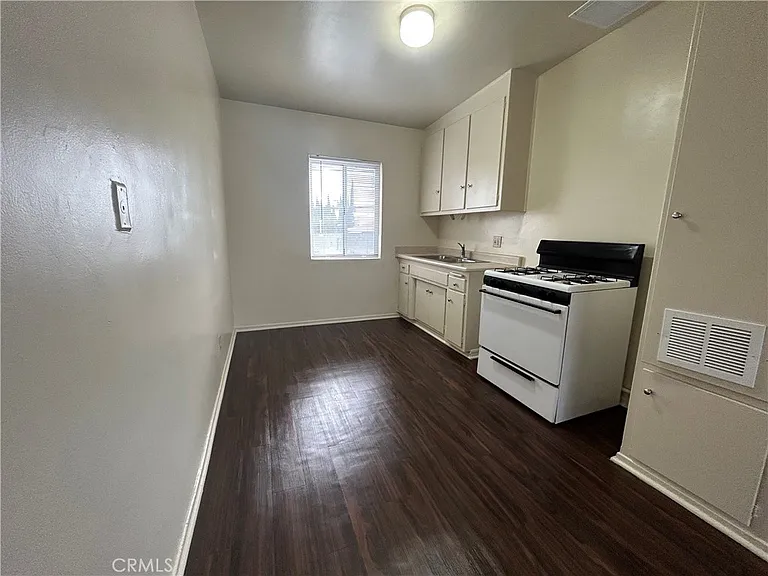 325 W Carson St #8 — Photo 4