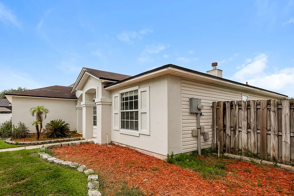 3 bed, 2.0 bath, 1601 sqft, $2,910 — Photo 3