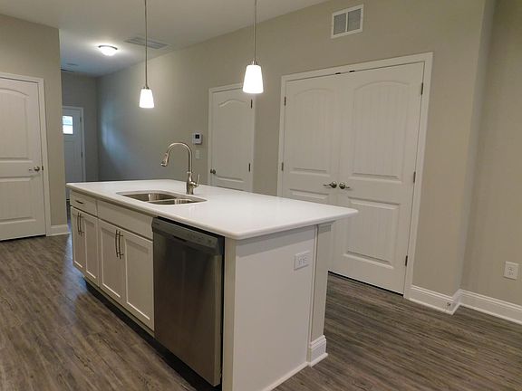 5th image of 3759 Summerline Ln NE