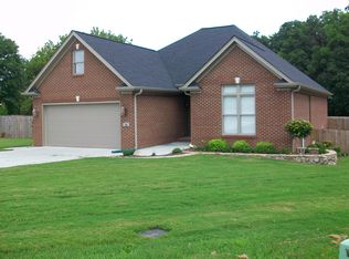 20 Oak Point Dr, Fayetteville, TN 37334