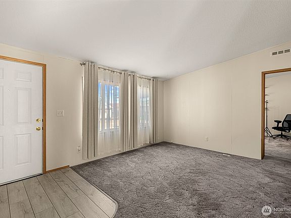 3rd image of 3906 Malaga Avenue