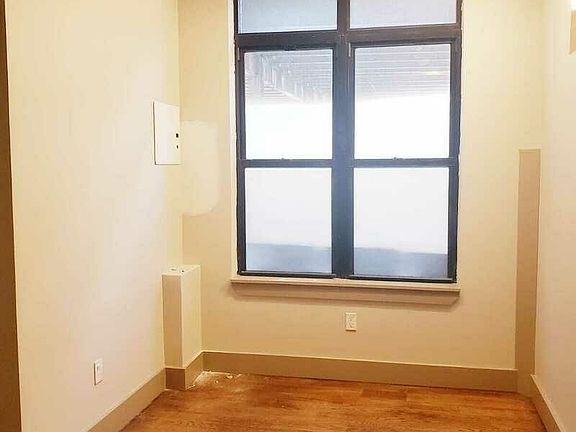 5th image of 441 Meeker Ave #1