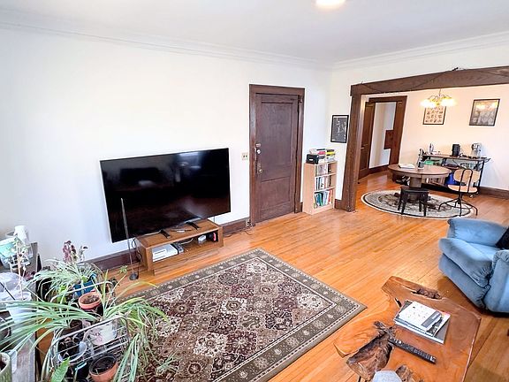 3rd image of 162-164 Bedford St SE #4