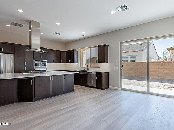 5th image of 561 E Veterans Way