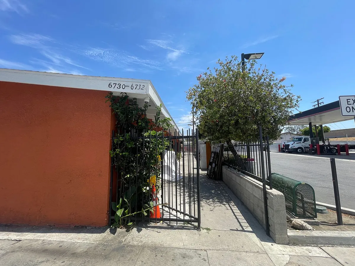Building Photo - 6730-6732 N Paramount Blvd