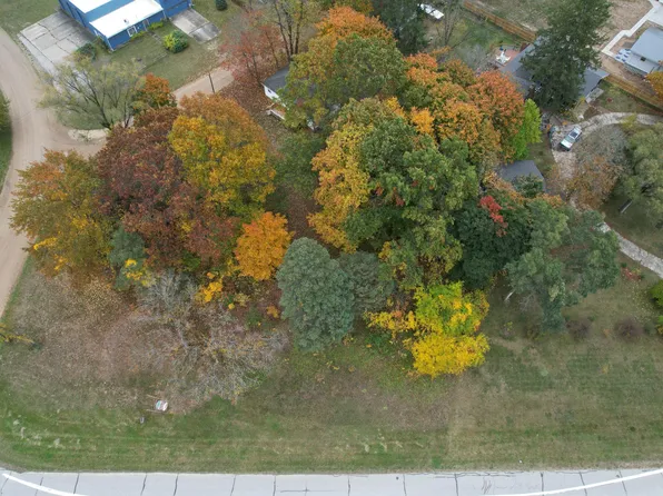 6183 M 63 N, Coloma, MI 49038