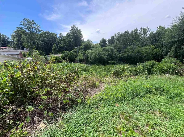 706 Pine Creek Dr, Greenville, SC 29605