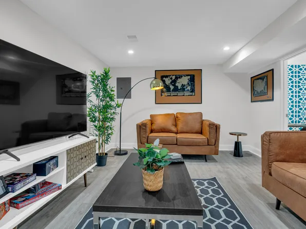 (undisclosed Address), Oxon Hill, MD 20745