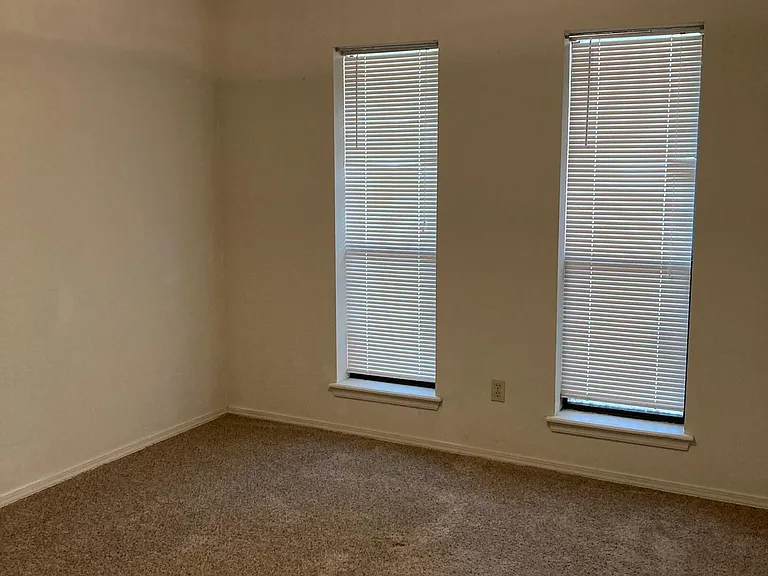 1308 Southridge Ct — Photo 7