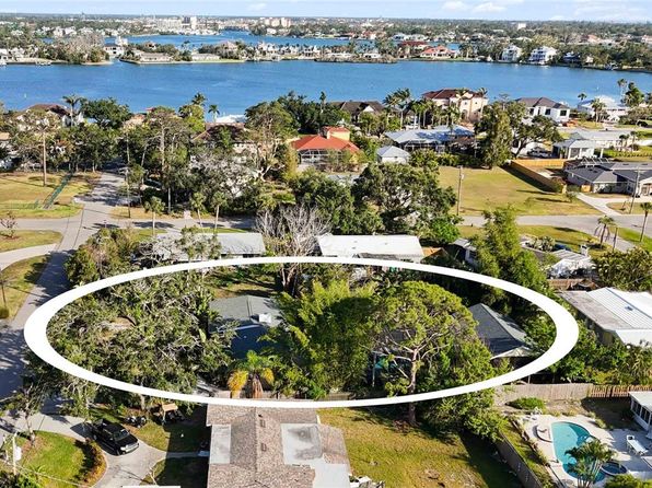 610 Poinsettia Rd, Nokomis, FL 34275
